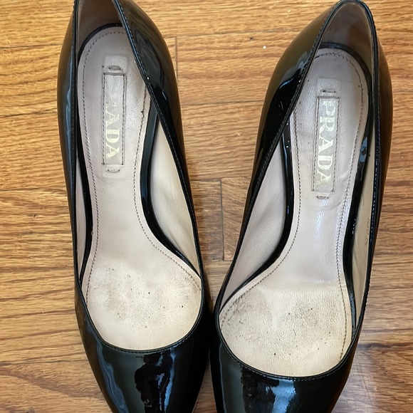Prada round toe patent leather pumps - Picture 7 of 8